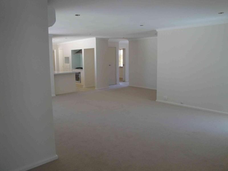 92 Woodhall St, Stirling WA 6021