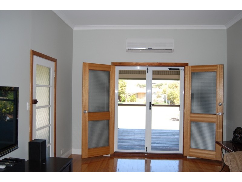 8 Currie Street, Waikiki WA 6169