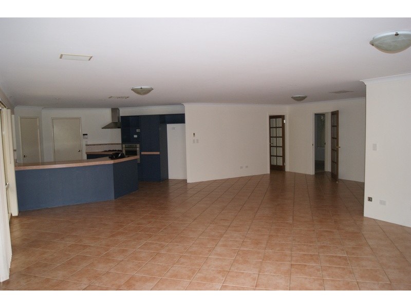 38 Avon Crescent, Atwell WA 6164