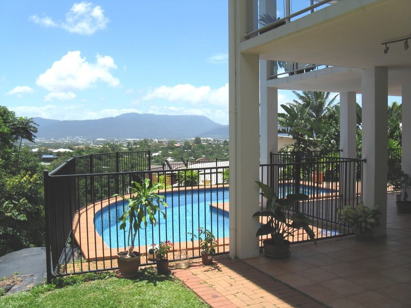 7 Konowna Close, Kanimbla QLD 4870