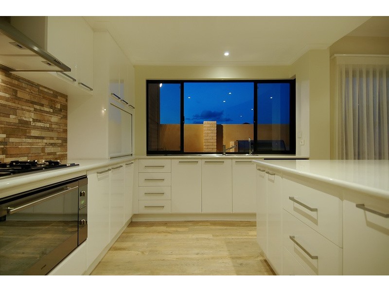 8 Dotterel Green, Jindalee WA 6036