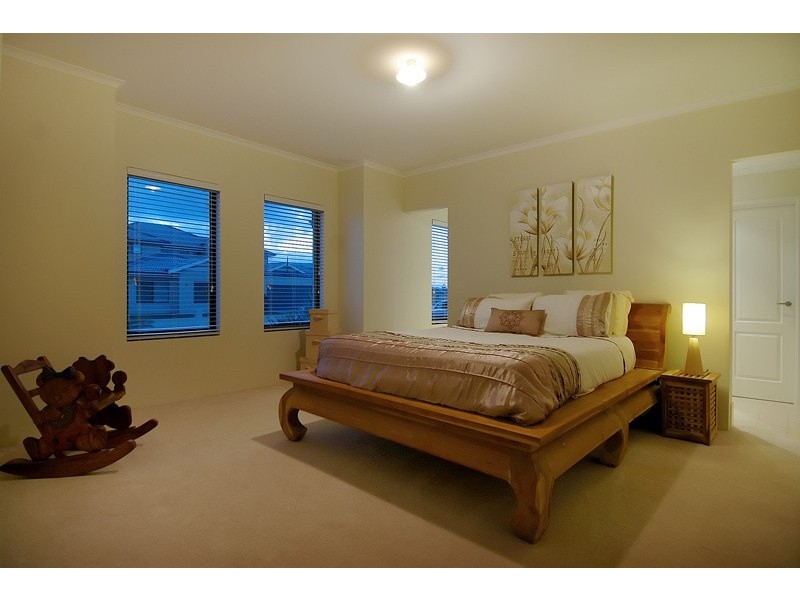 8 Dotterel Green, Jindalee WA 6036