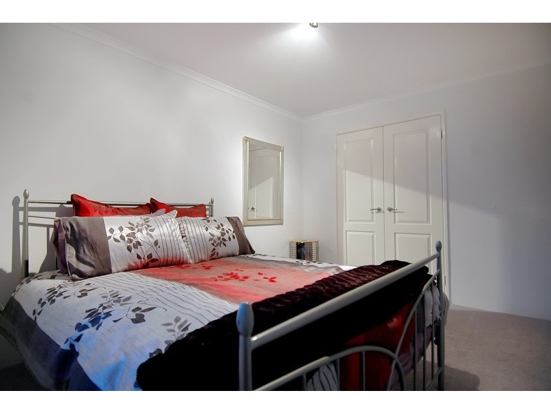 8 Dotterel Green, Jindalee WA 6036