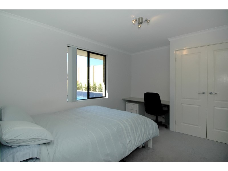8 Dotterel Green, Jindalee WA 6036