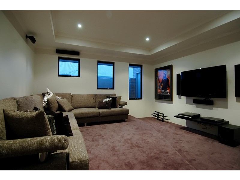 8 Dotterel Green, Jindalee WA 6036