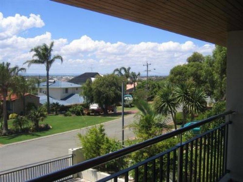 8 Armstrong Street, Mandurah WA 6210