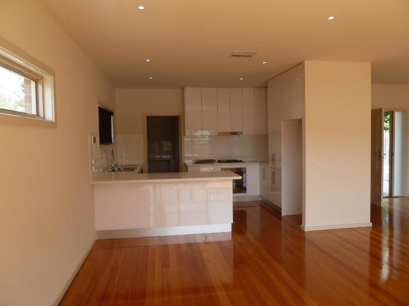 4/10 Banchory Street, Essendon VIC 3040