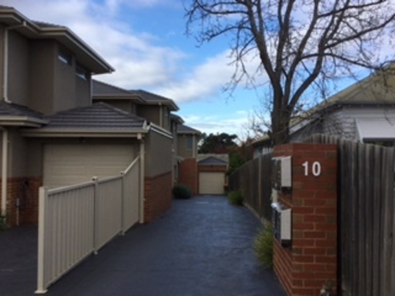 4/10 Banchory Street, Essendon VIC 3040