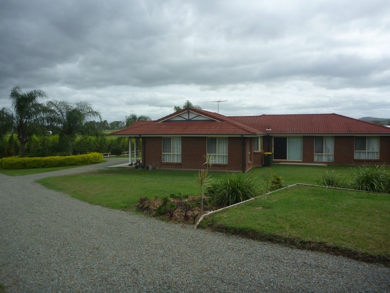 1 Larch Road, Tamborine QLD 4270