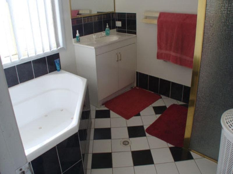 1 Larch Road, Tamborine QLD 4270