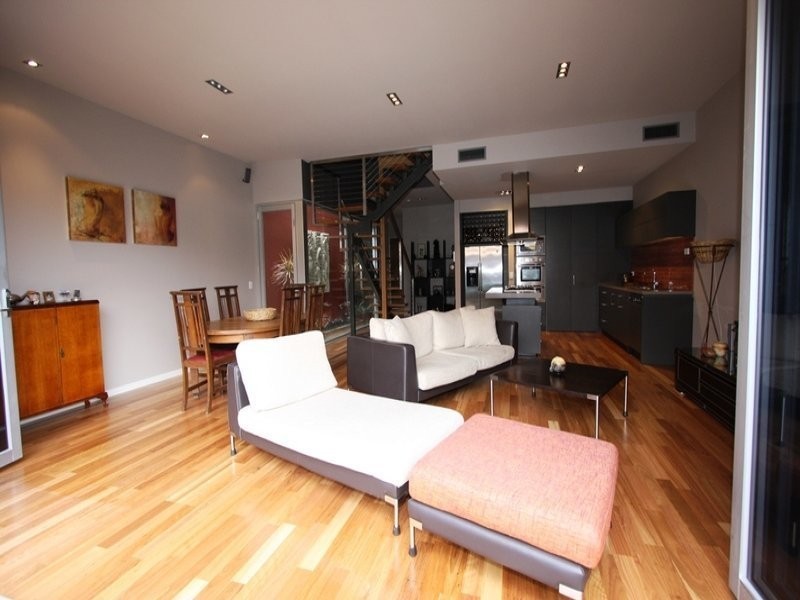 2/54 Wolverhampton Street, Footscray VIC 3011