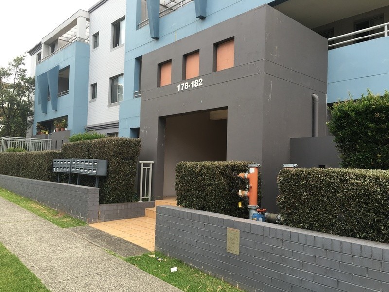 1/178-182 Bridge Road, Westmead NSW 2145