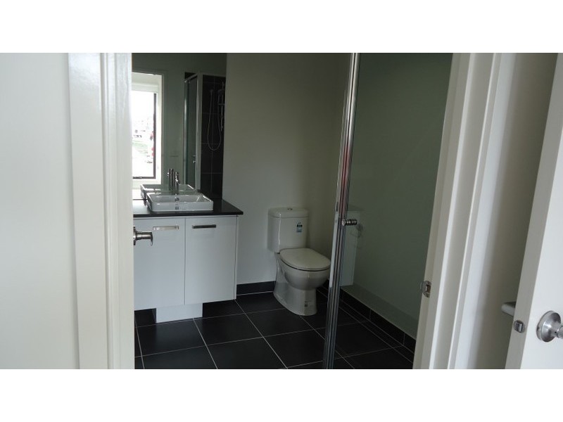 11 Oakham Drive, Williams Landing VIC 3027