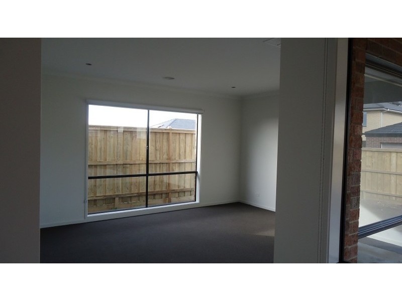 11 Oakham Drive, Williams Landing VIC 3027