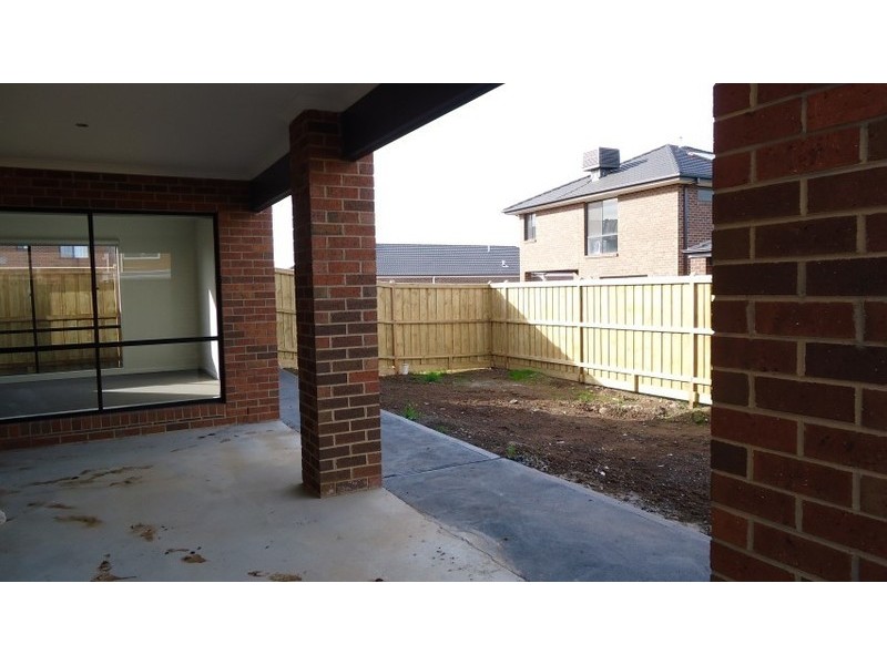 11 Oakham Drive, Williams Landing VIC 3027