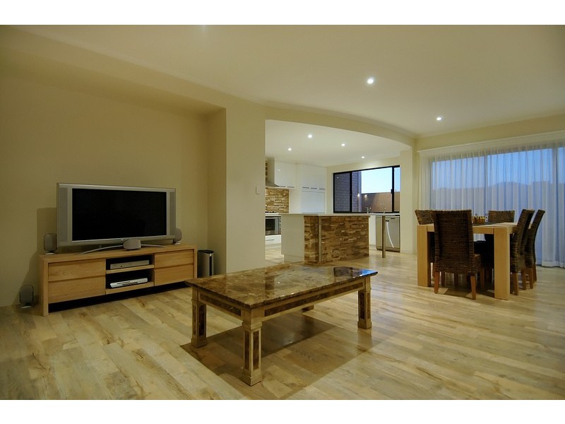 8 Dotterel Green, Jindalee WA 6036
