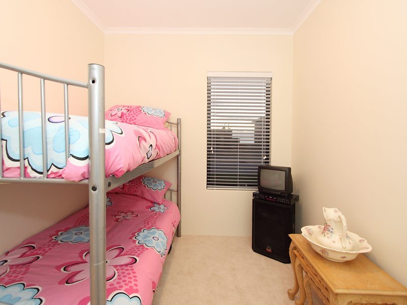 8 Dotterel Green, Jindalee WA 6036