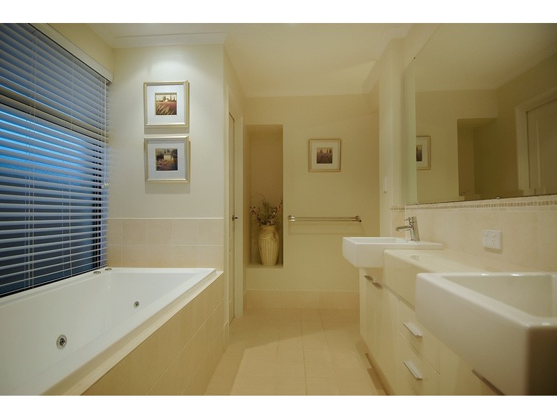 8 Dotterel Green, Jindalee WA 6036