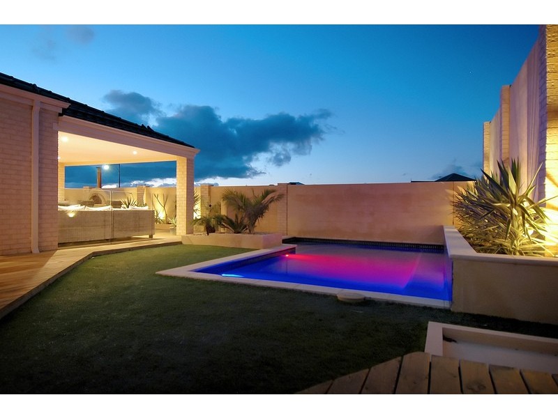 8 Dotterel Green, Jindalee WA 6036