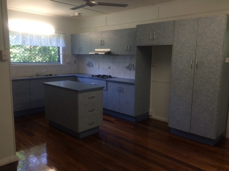 8 Carmen Street, Cairns QLD 4870