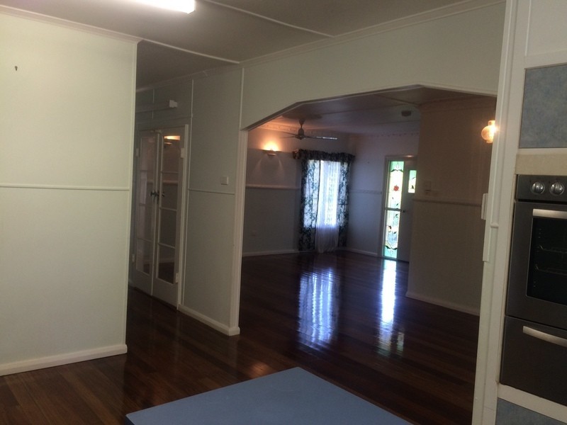 8 Carmen Street, Cairns QLD 4870