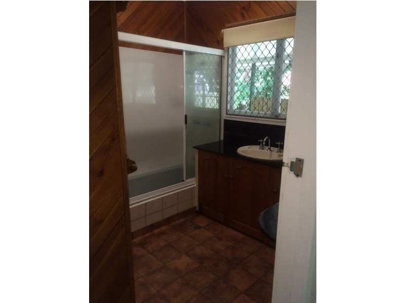 8 Carmen Street, Cairns QLD 4870