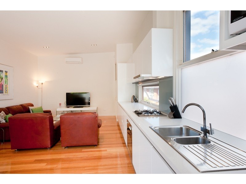 1/14 St Huberts Road, Carnegie VIC 3163