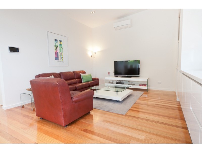 1/14 St Huberts Road, Carnegie VIC 3163