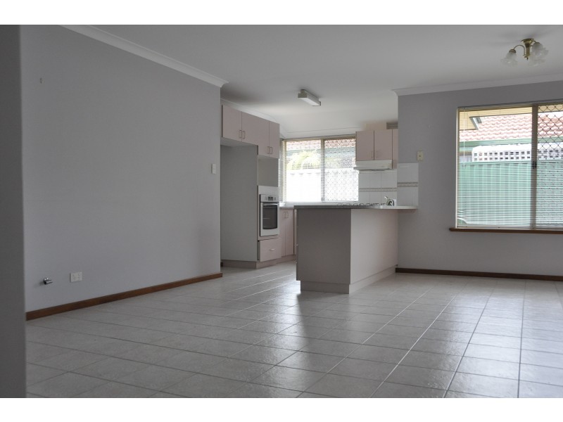 17B Arlington Loop, Coogee WA 6166