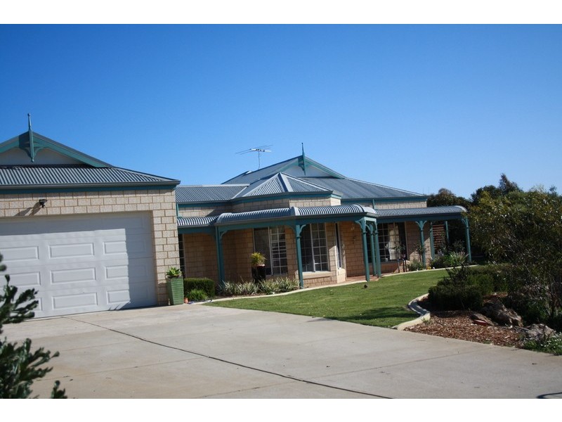 10  Lipscombe Place, Golden Bay WA 6174