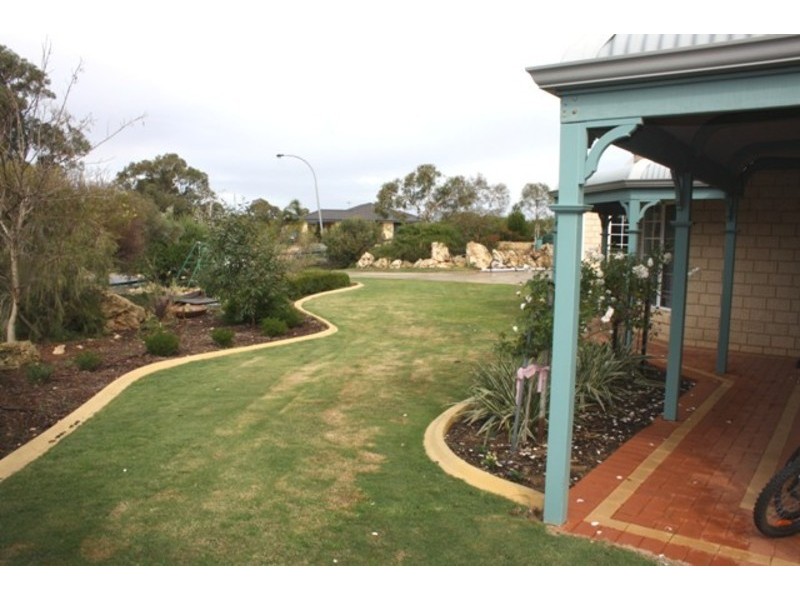 10  Lipscombe Place, Golden Bay WA 6174