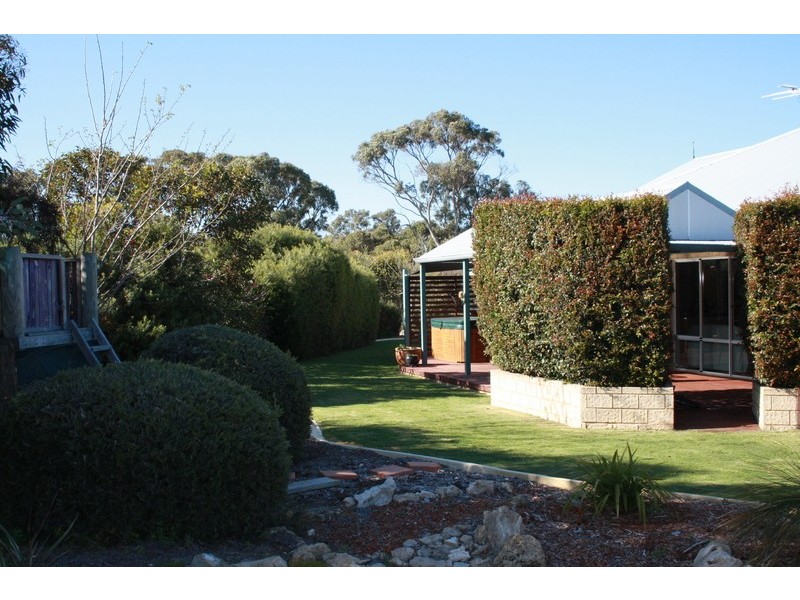 10  Lipscombe Place, Golden Bay WA 6174