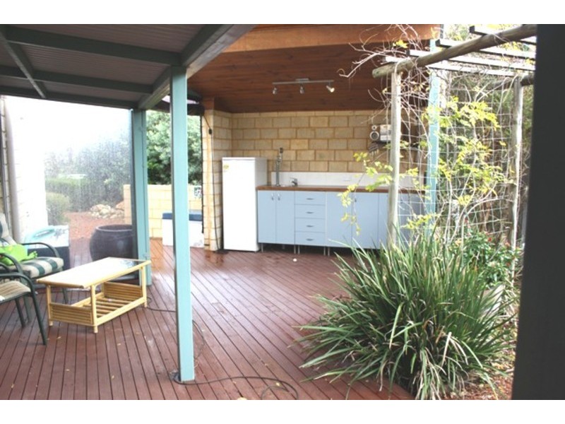 10  Lipscombe Place, Golden Bay WA 6174