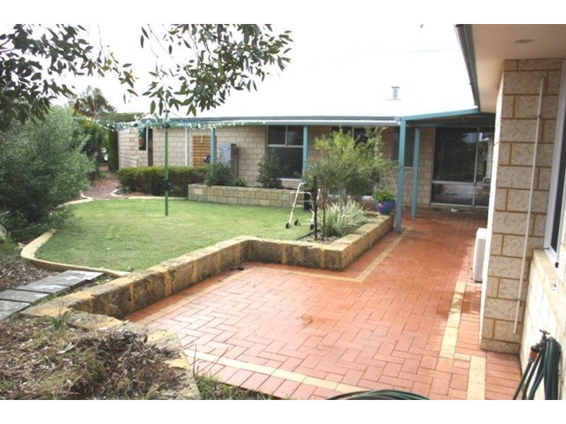 10  Lipscombe Place, Golden Bay WA 6174