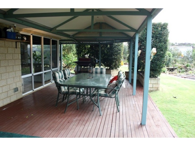 10  Lipscombe Place, Golden Bay WA 6174