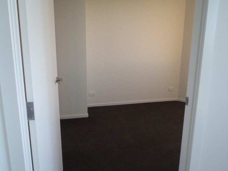 402N1/81 Cemetery Road East, Carlton South VIC 3053