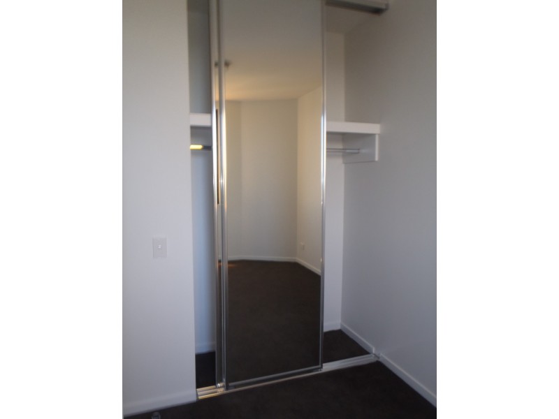 402N1/81 Cemetery Road East, Carlton South VIC 3053