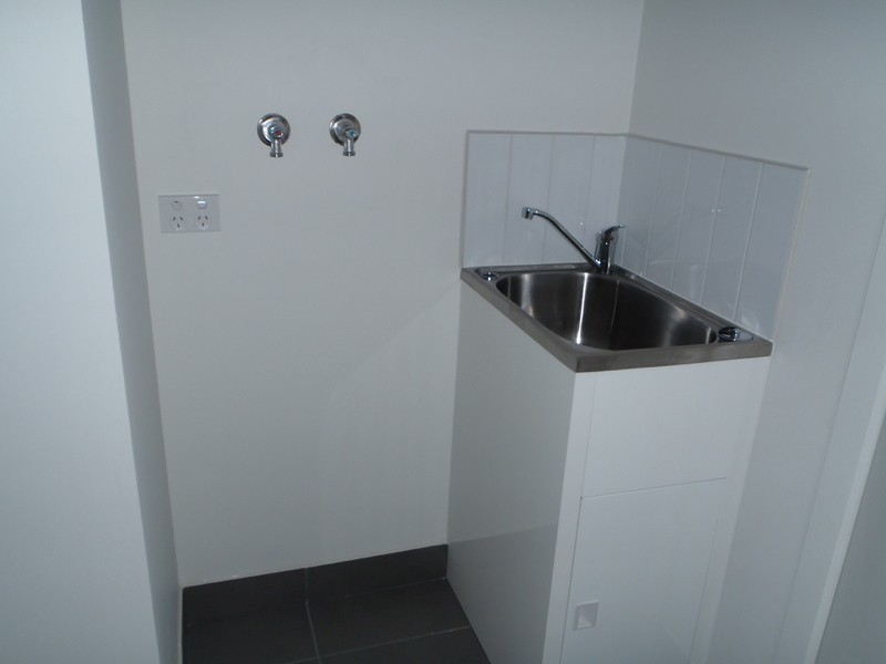 402N1/81 Cemetery Road East, Carlton South VIC 3053