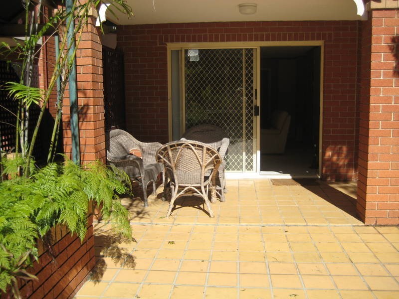 8/72  Herston Rd, Kelvin Grove QLD 4059