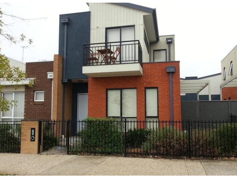 8/30-40 College Street, Caroline Springs VIC 3023