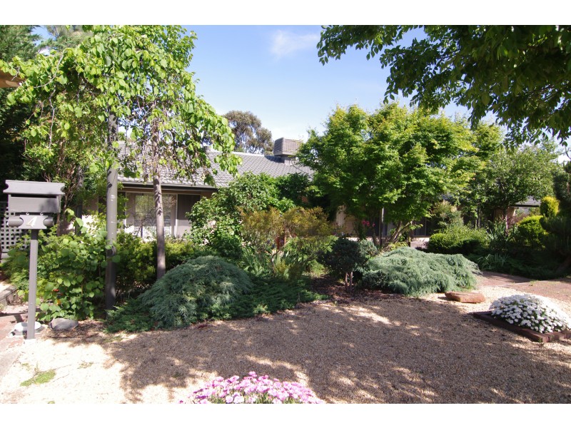 4 St Georges Terrace, Bellevue Heights SA 5050