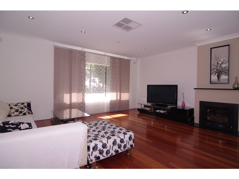 4 St Georges Terrace, Bellevue Heights SA 5050