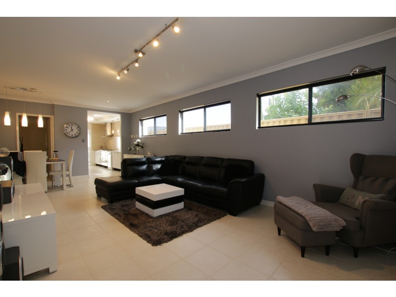 3/8 Palmer Place, Embleton WA 6062