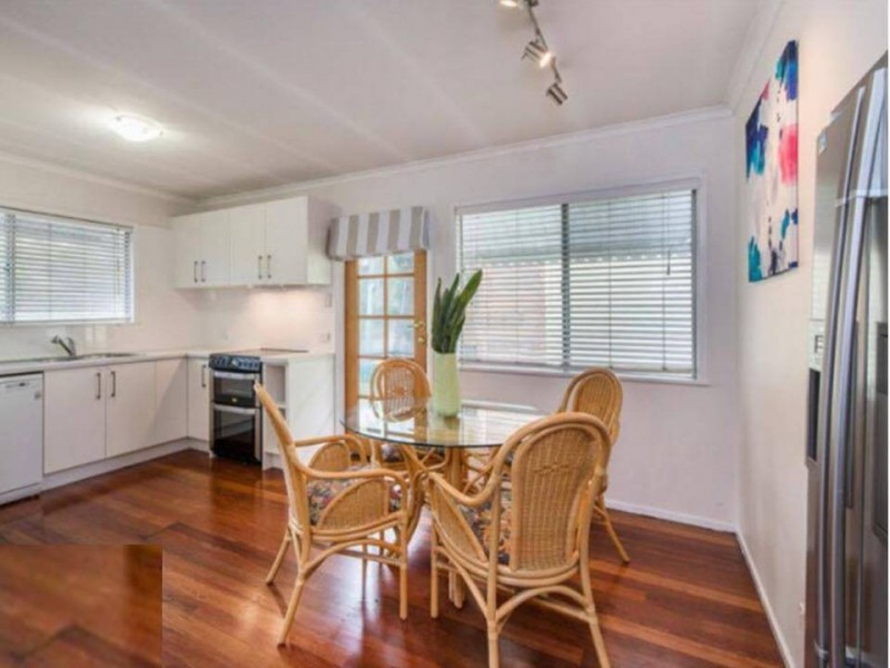 10 Nursery Road, Holland Park West QLD 4121