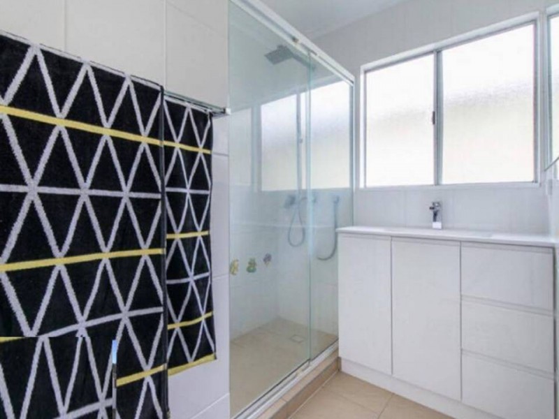 10 Nursery Road, Holland Park West QLD 4121