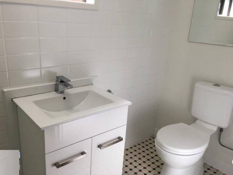 10 Nursery Road, Holland Park West QLD 4121