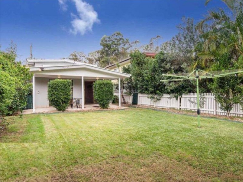 10 Nursery Road, Holland Park West QLD 4121