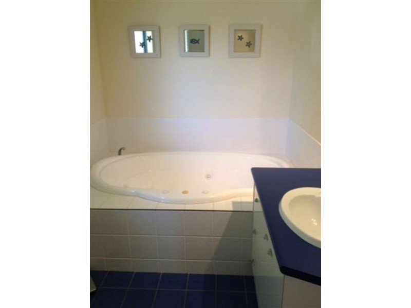 178  Barolin Esplanade, Coral Cove QLD 4670