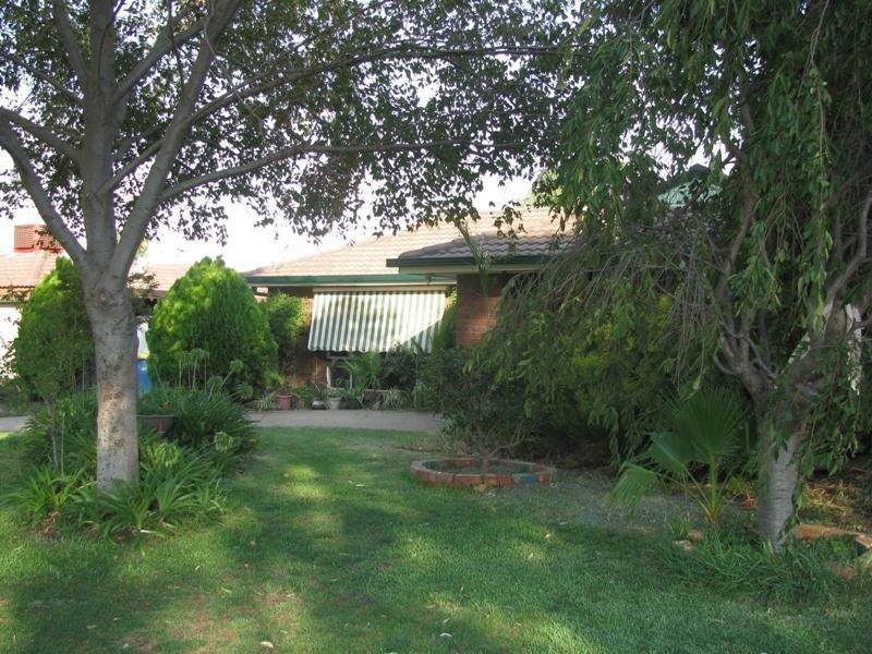 48 Jasmin Cres, Lake Albert NSW 2650