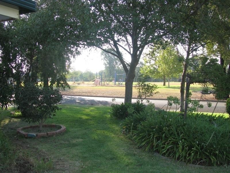 48 Jasmin Cres, Lake Albert NSW 2650